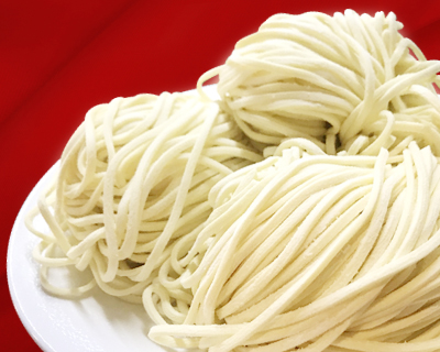 油そばの麺の写真